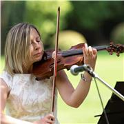 Maestra di violino per tutti (bambini, ragazzi, anziani), primo approccio con lo strumento e a tutti livelli di preparazione. Al bisogno anche le lezioni online